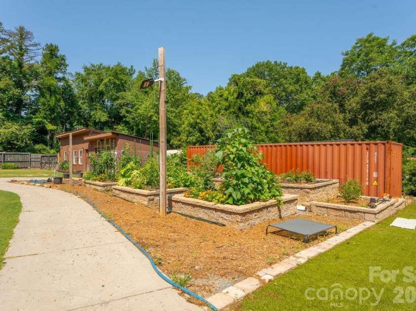 9032 Boyd Drive, Matthews, NC 28105.  MLS# CAR4281009, YatesRealty ID 10016. 