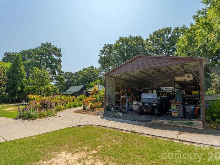 9032 Boyd Drive, Matthews, NC 28105.  MLS# CAR4281009, YatesRealty ID 10016. 