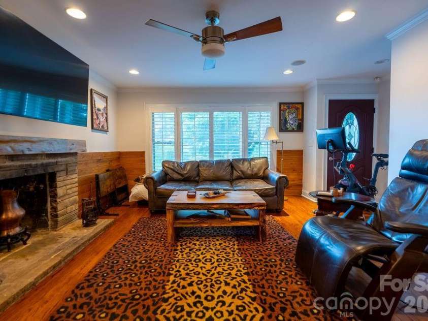 9032 Boyd Drive, Matthews, NC 28105.  MLS# CAR4281009, YatesRealty ID 10016. 