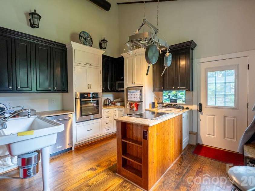 9032 Boyd Drive, Matthews, NC 28105.  MLS# CAR4281009, YatesRealty ID 10016. 