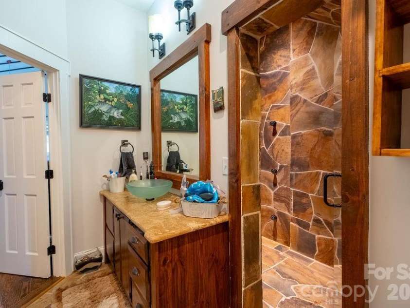 9032 Boyd Drive, Matthews, NC 28105.  MLS# CAR4281009, YatesRealty ID 10016. 
