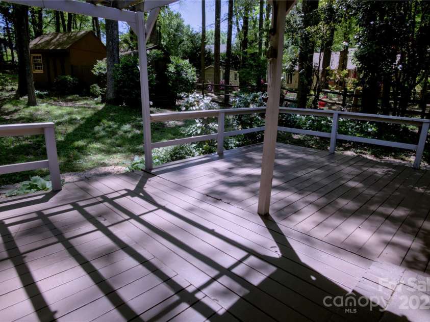 10708 Danesway Lane, Cornelius, NC 28031.  MLS# CAR4247970, YatesRealty ID 10017. Plenty OF Room For Outdoor Entertaining