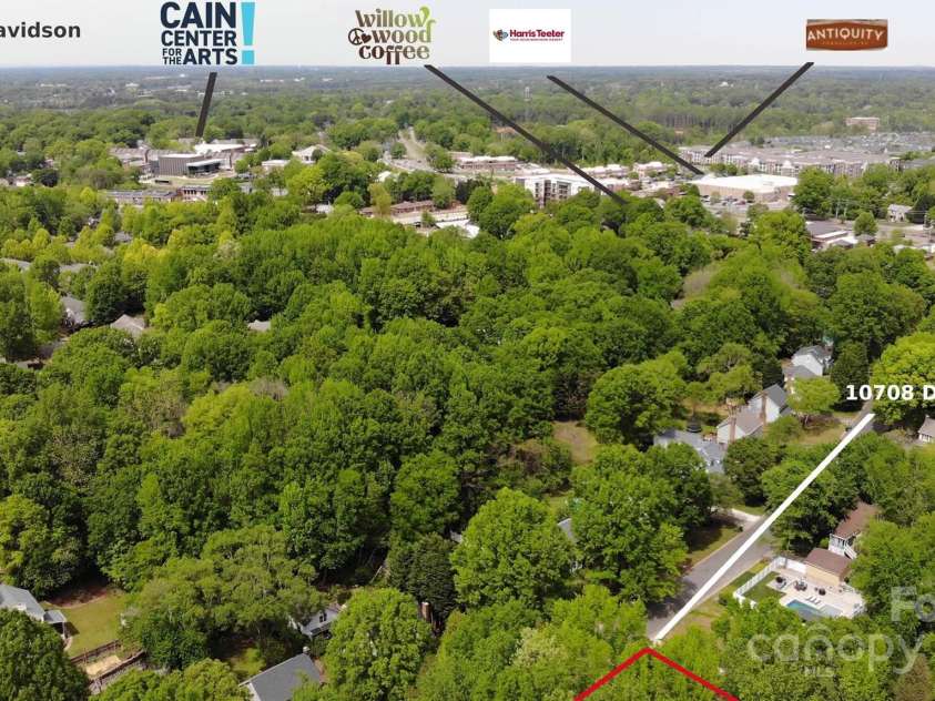 10708 Danesway Lane, Cornelius, NC 28031.  MLS# CAR4247970, YatesRealty ID 10017. Walking distance to restaurants, shops, and festivals