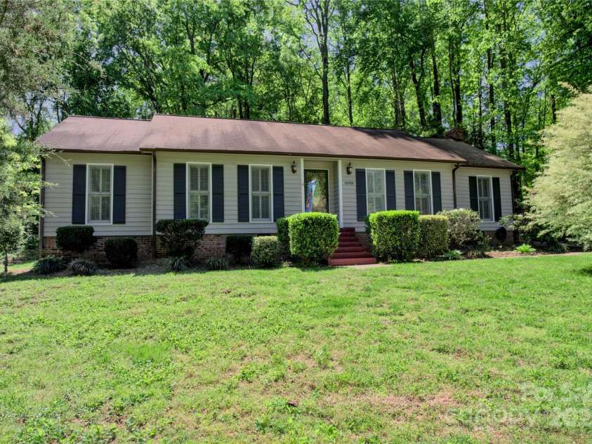 10708 Danesway Lane, Cornelius, NC 28031.  MLS# CAR4247970, YatesRealty ID 10017. Welcome Home!!!!