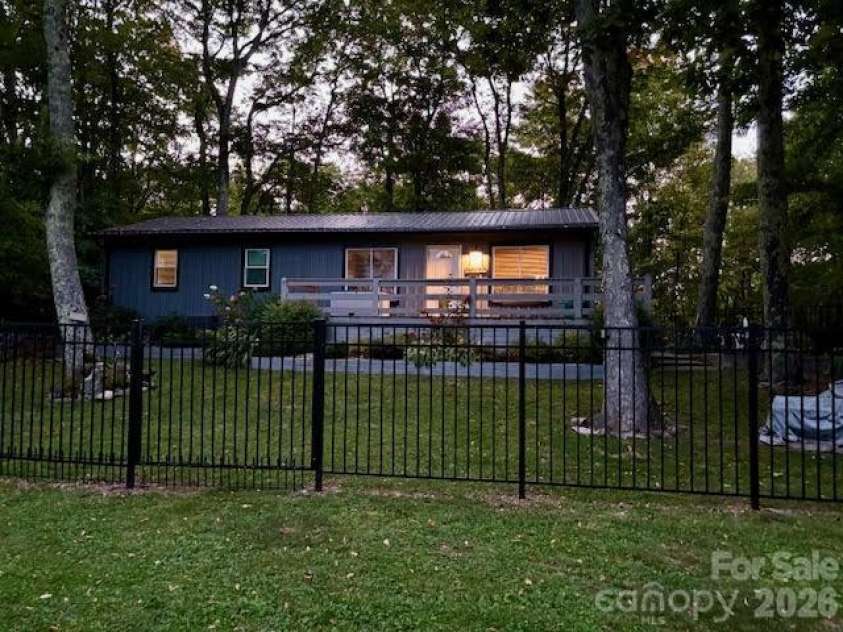 85 Crestwood Circle, Newland, NC 28657.  MLS# CAR4352601, YatesRealty ID 10017. 