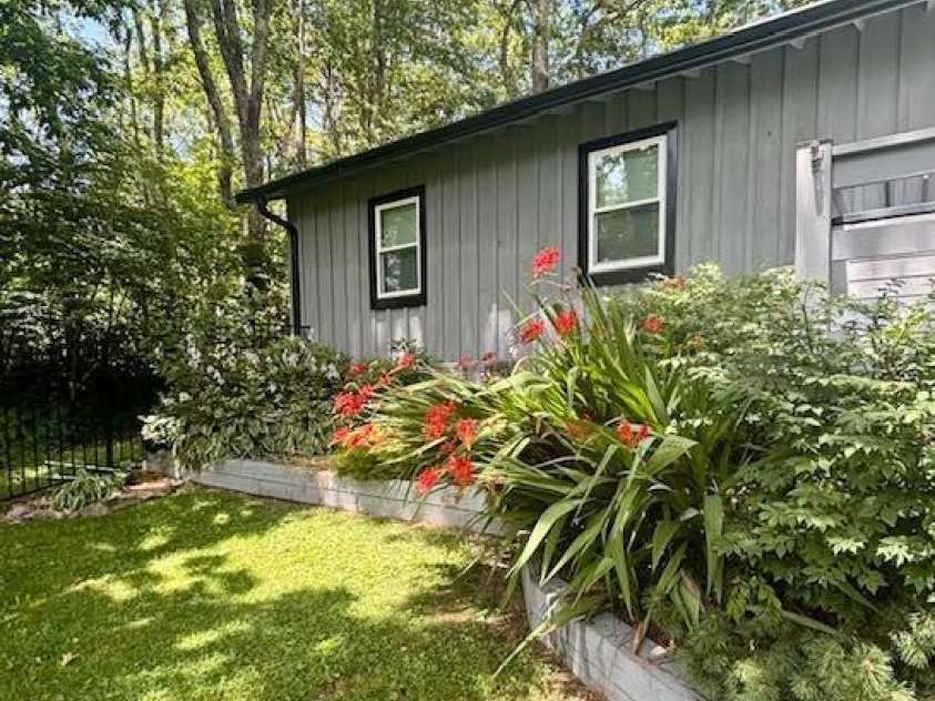 85 Crestwood Circle, Newland, NC 28657.  MLS# CAR4352601, YatesRealty ID 10017. 
