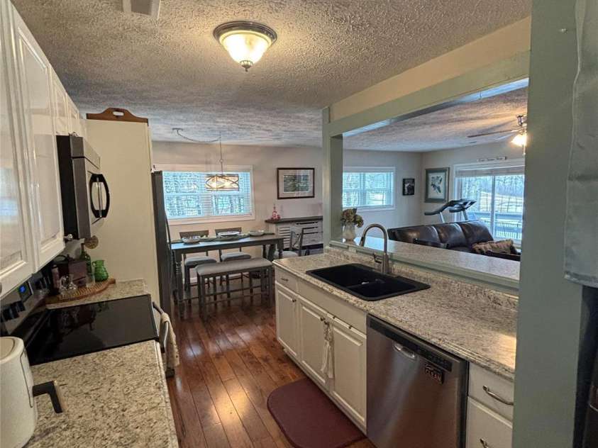 85 Crestwood Circle, Newland, NC 28657.  MLS# CAR4352601, YatesRealty ID 10017. 