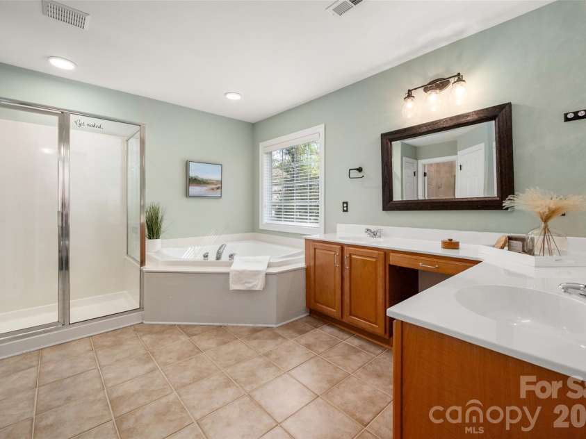 2549 Harlington Lane, Charlotte, NC 28270.  MLS# CAR4366037, YatesRealty ID 10018. 