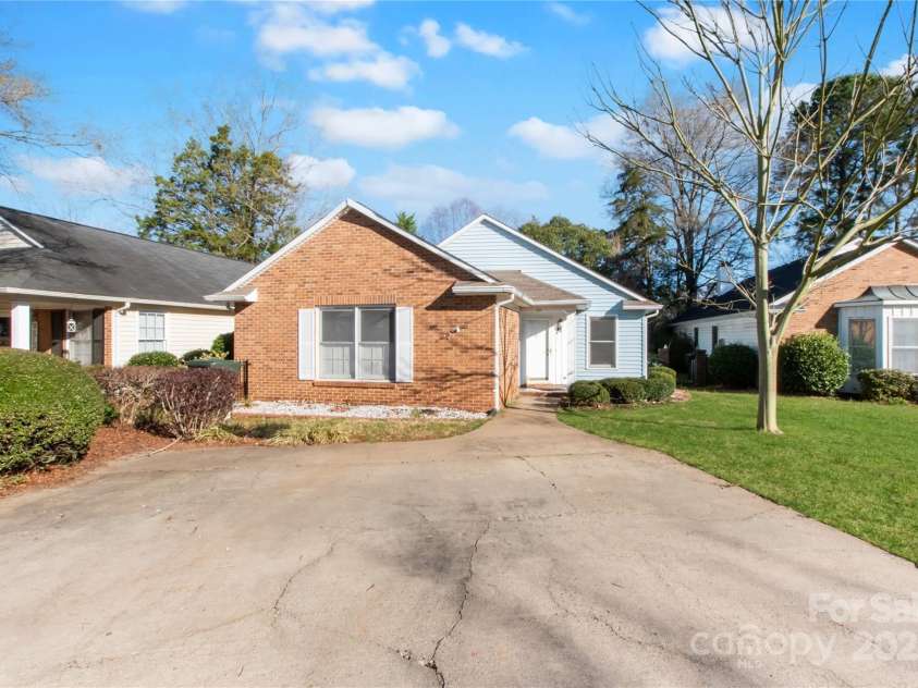 657 Heathridge Road, Rock Hill, SC 29732.  MLS# CAR4237021, YatesRealty ID 10018. 