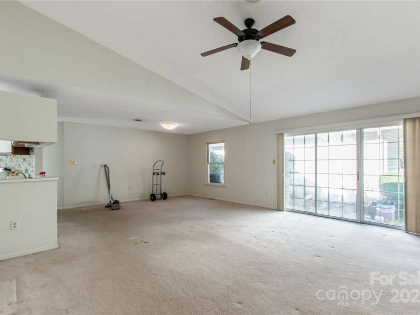 657 Heathridge Road, Rock Hill, SC 29732.  MLS# CAR4237021, YatesRealty ID 10018. 