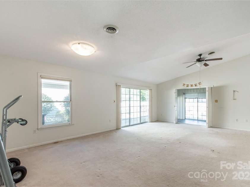 657 Heathridge Road, Rock Hill, SC 29732.  MLS# CAR4237021, YatesRealty ID 10018. 