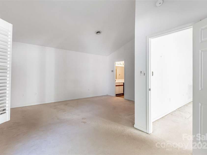 657 Heathridge Road, Rock Hill, SC 29732.  MLS# CAR4237021, YatesRealty ID 10018. 