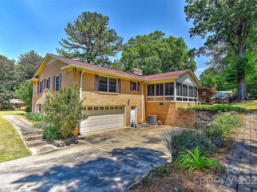 385 Gum Branch Road, Charlotte, NC 28214.  MLS# CAR4253596, YatesRealty ID 10019. 