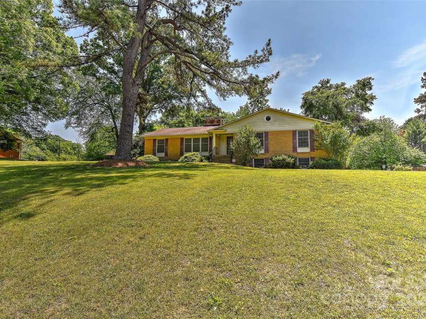 385 Gum Branch Road, Charlotte, NC 28214.  MLS# CAR4253596, YatesRealty ID 10019. 
