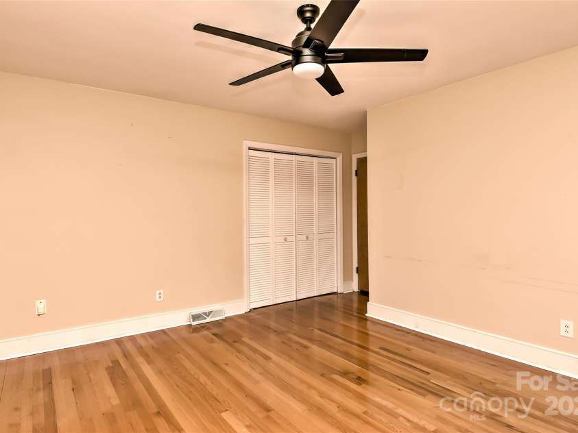 385 Gum Branch Road, Charlotte, NC 28214.  MLS# CAR4253596, YatesRealty ID 10019. 