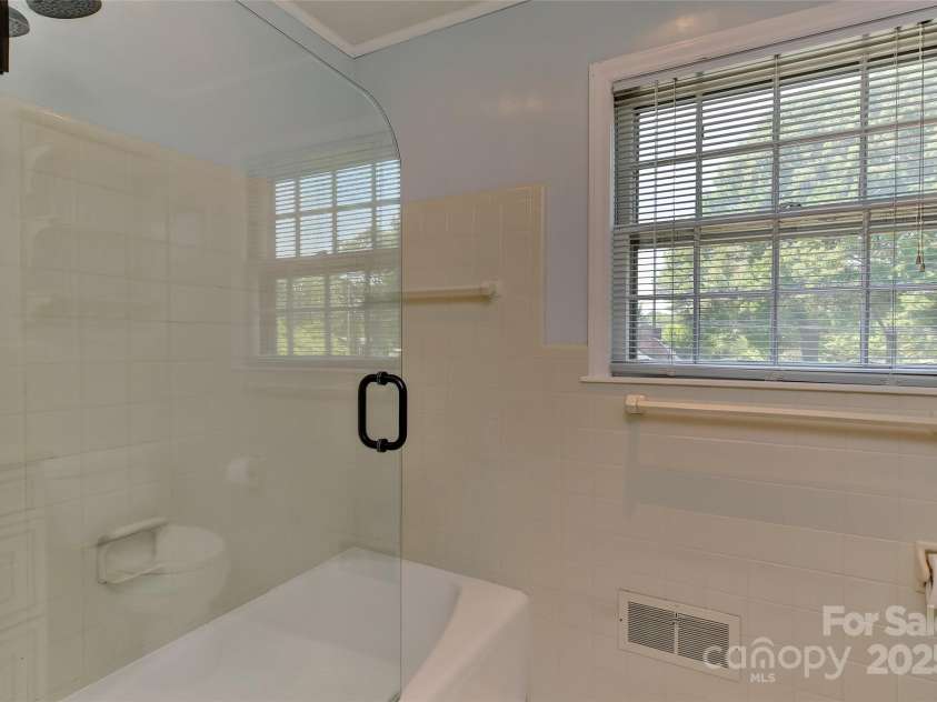 385 Gum Branch Road, Charlotte, NC 28214.  MLS# CAR4253596, YatesRealty ID 10019. 