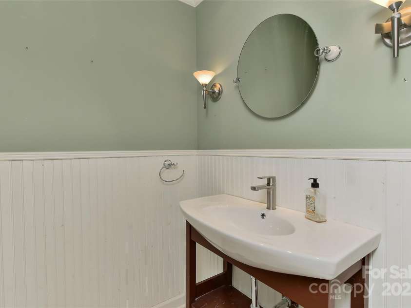 385 Gum Branch Road, Charlotte, NC 28214.  MLS# CAR4253596, YatesRealty ID 10019. 