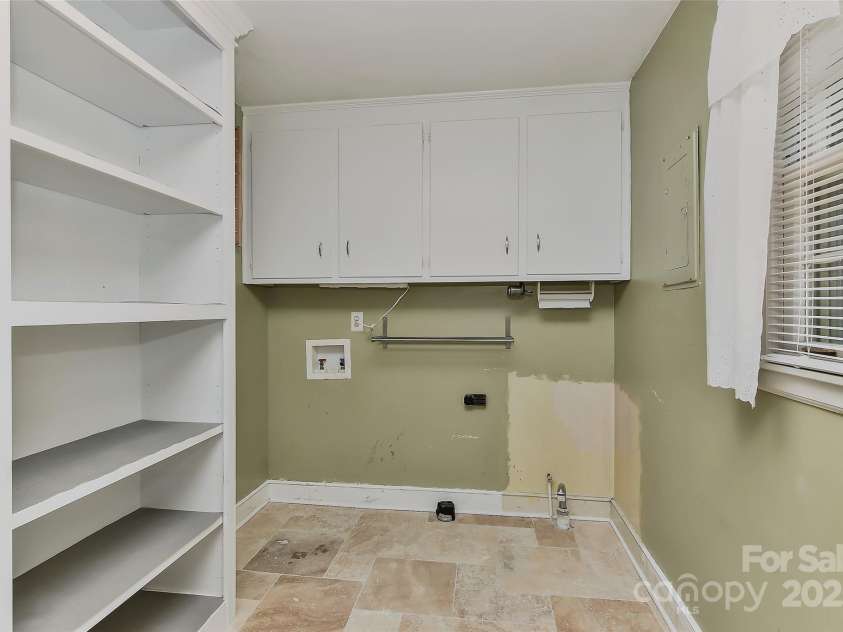 385 Gum Branch Road, Charlotte, NC 28214.  MLS# CAR4253596, YatesRealty ID 10019. 