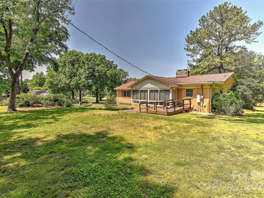 385 Gum Branch Road, Charlotte, NC 28214.  MLS# CAR4253596, YatesRealty ID 10019. 
