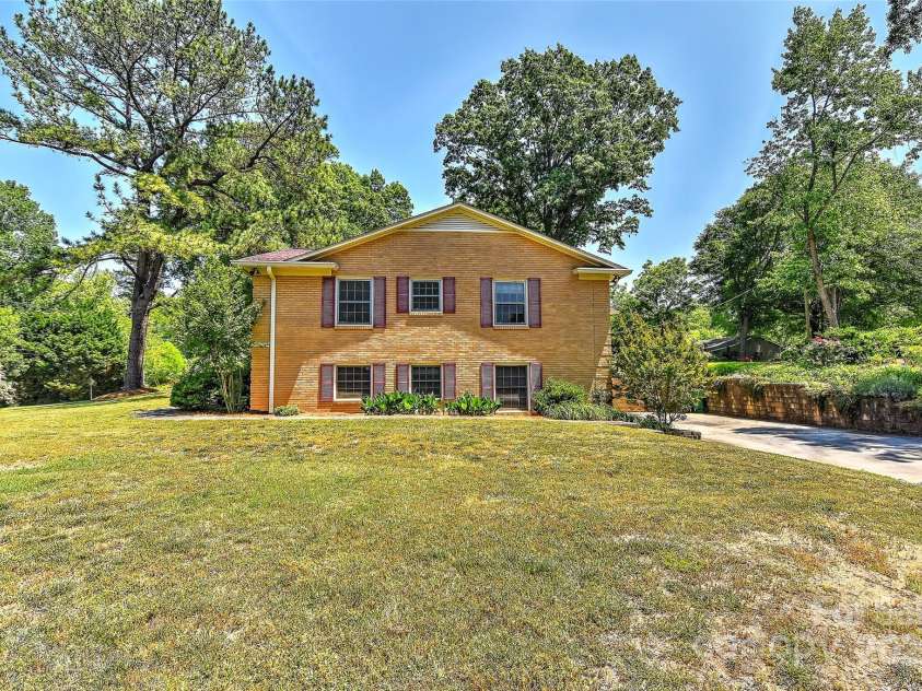 385 Gum Branch Road, Charlotte, NC 28214.  MLS# CAR4253596, YatesRealty ID 10019. 