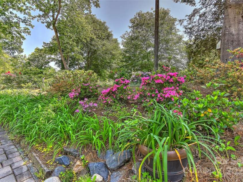 385 Gum Branch Road, Charlotte, NC 28214.  MLS# CAR4253596, YatesRealty ID 10019. 