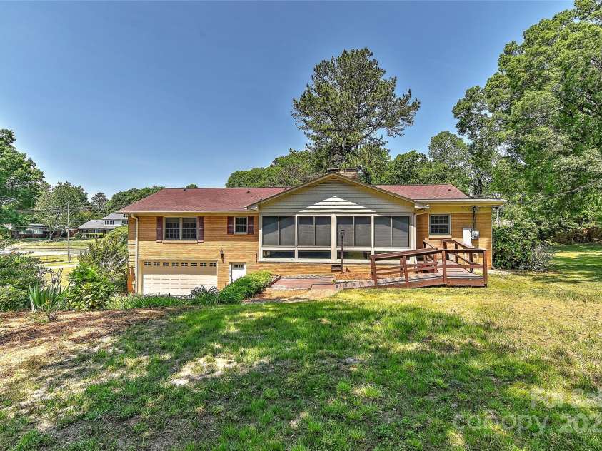 385 Gum Branch Road, Charlotte, NC 28214.  MLS# CAR4253596, YatesRealty ID 10019. 