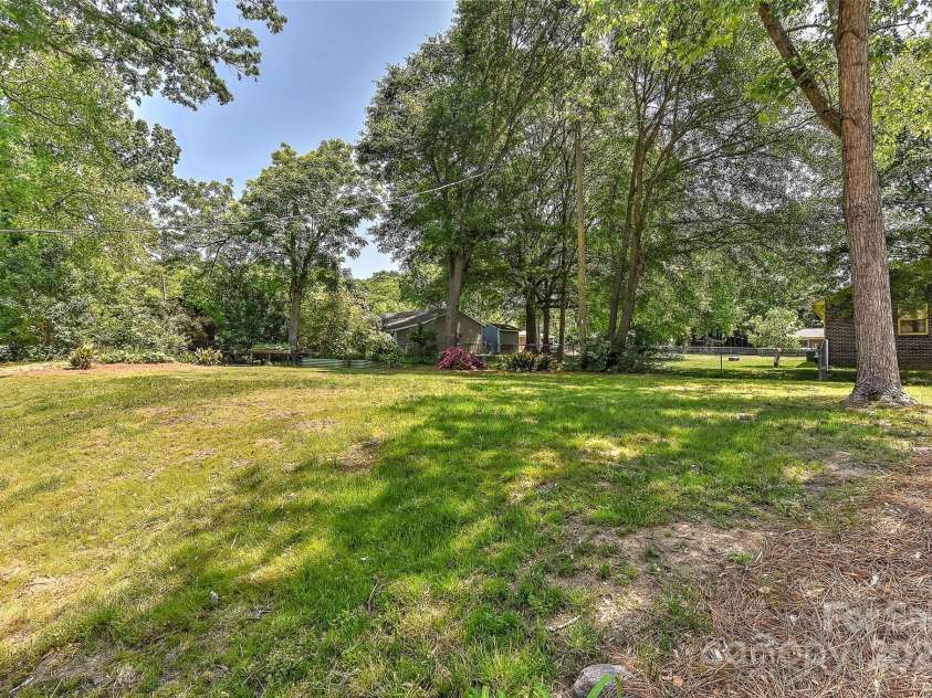 385 Gum Branch Road, Charlotte, NC 28214.  MLS# CAR4253596, YatesRealty ID 10019. 