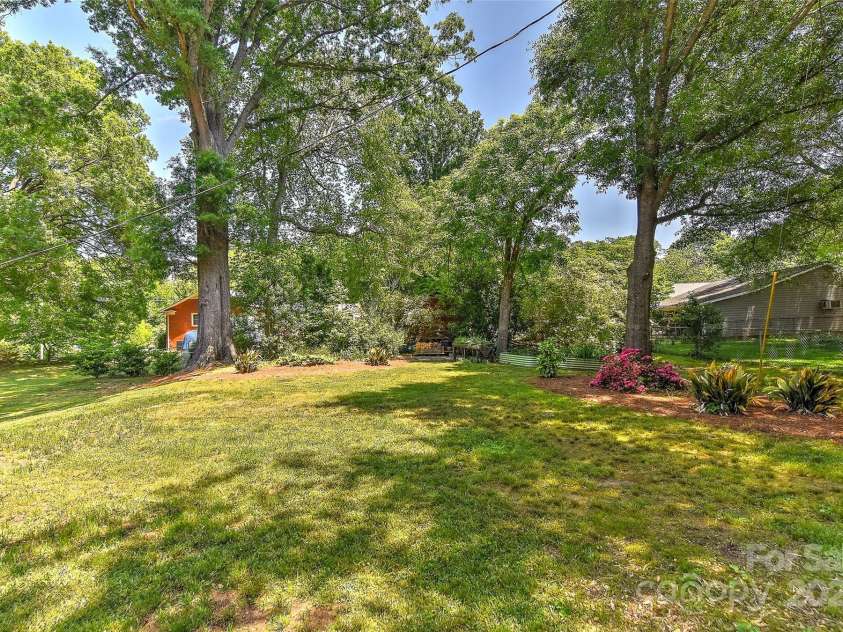385 Gum Branch Road, Charlotte, NC 28214.  MLS# CAR4253596, YatesRealty ID 10019. 