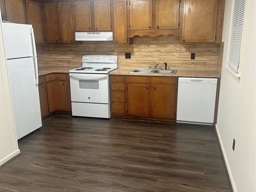 18 Berkley Avenue, Granite Falls, NC 28630.  MLS# CAR4336892, YatesRealty ID 1002. Apartment 9 - Lower Building - 2 Bedrooms 1 1/2 Baths