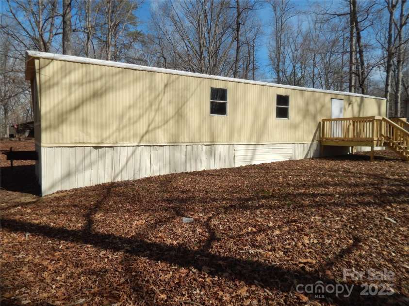 335 Lake Landing Drive, Salisbury, NC 28146.  MLS# CAR4224581, YatesRealty ID 1002. 