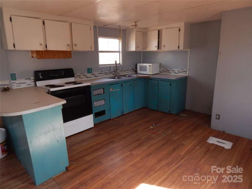 335 Lake Landing Drive, Salisbury, NC 28146.  MLS# CAR4224581, YatesRealty ID 1002. 