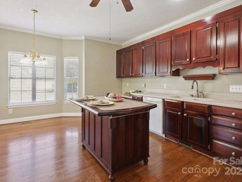 123 Shoreview Drive, Mooresville, NC 28117.  MLS# CAR4248100, YatesRealty ID 10020. Kitchen island