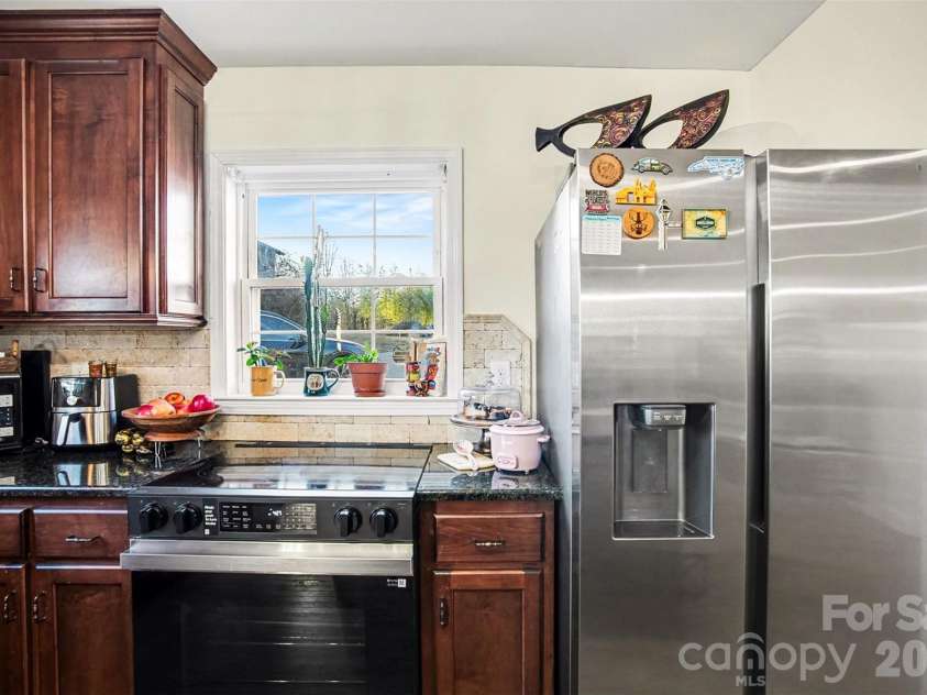 803 White Jenkins Road, Bessemer City, NC 28016.  MLS# CAR4338487, YatesRealty ID 10021. Kitchen