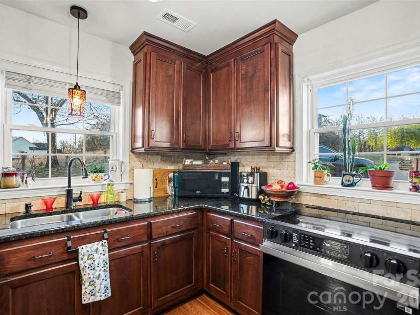 803 White Jenkins Road, Bessemer City, NC 28016.  MLS# CAR4338487, YatesRealty ID 10021. Kitchen