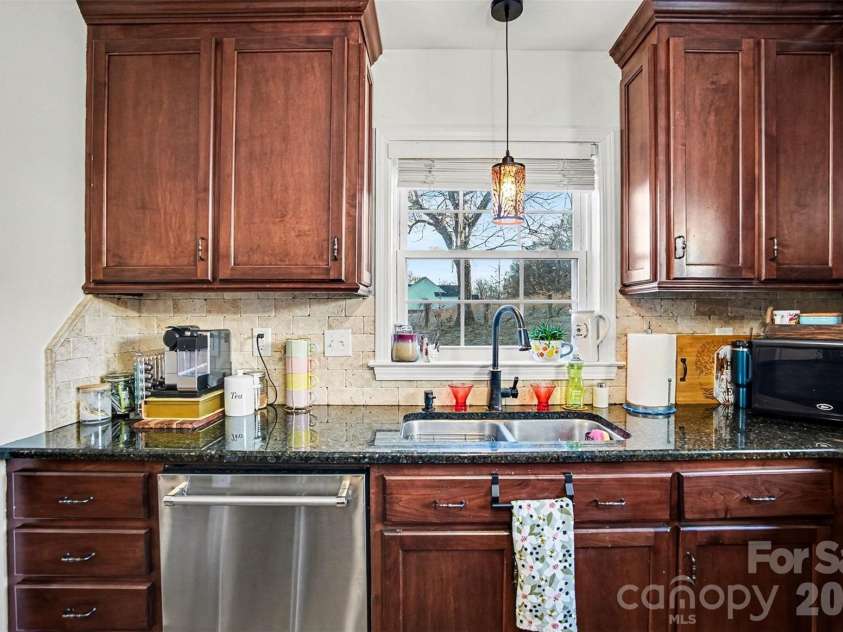803 White Jenkins Road, Bessemer City, NC 28016.  MLS# CAR4338487, YatesRealty ID 10021. Kitchen
