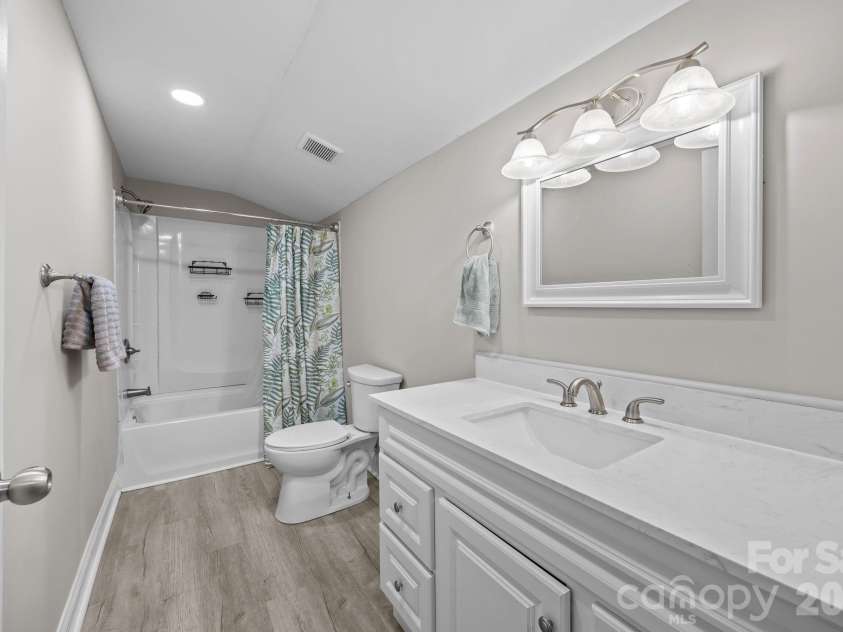 211 Franklin Avenue, Kannapolis, NC 28081.  MLS# CAR4338137, YatesRealty ID 10022. Bath