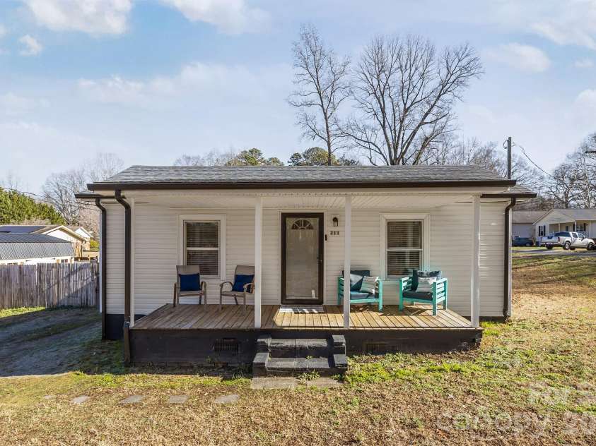 211 Franklin Avenue, Kannapolis, NC 28081.  MLS# CAR4338137, YatesRealty ID 10022. House Front
