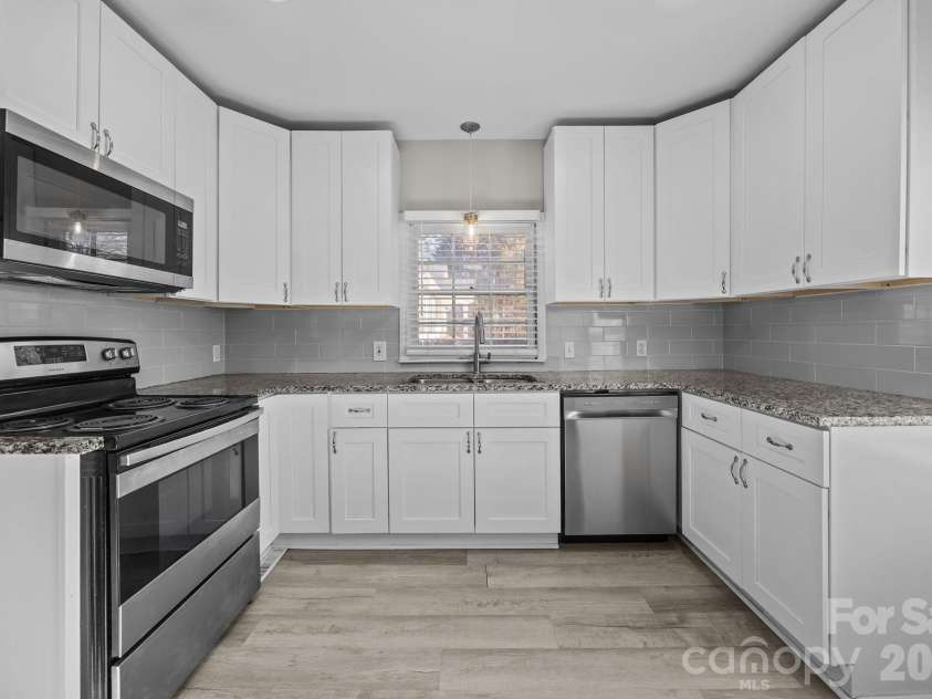 211 Franklin Avenue, Kannapolis, NC 28081.  MLS# CAR4338137, YatesRealty ID 10022. Kitchen