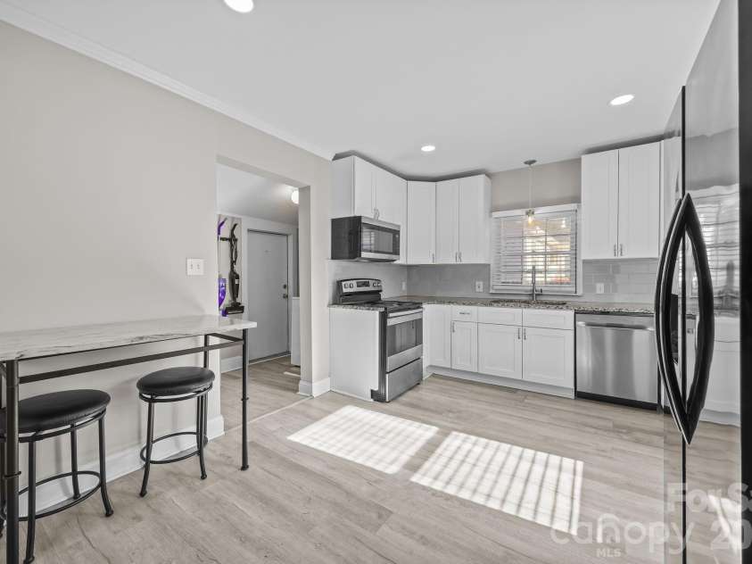 211 Franklin Avenue, Kannapolis, NC 28081.  MLS# CAR4338137, YatesRealty ID 10022. Kitchen/Dining Area