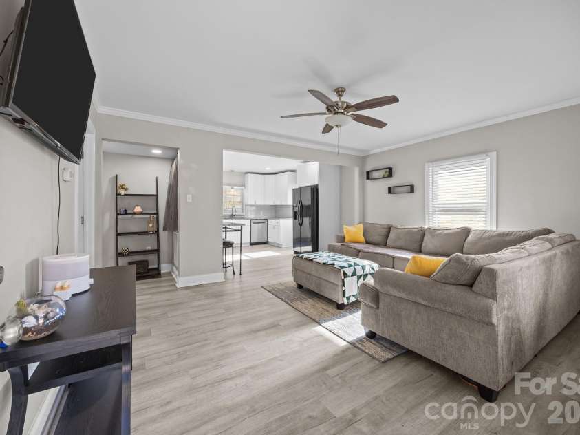 211 Franklin Avenue, Kannapolis, NC 28081.  MLS# CAR4338137, YatesRealty ID 10022. Living Area from front door