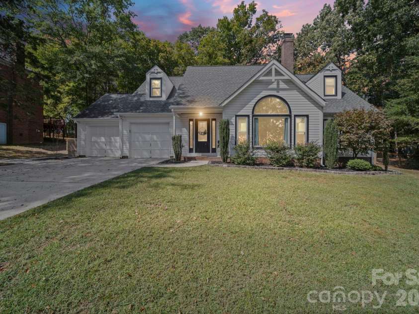 10218 Rougemont Lane, Charlotte, NC 28277.  MLS# CAR4365524, YatesRealty ID 10023. 