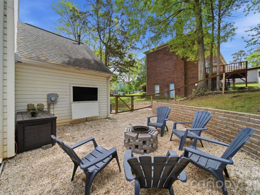 10218 Rougemont Lane, Charlotte, NC 28277.  MLS# CAR4365524, YatesRealty ID 10023. 