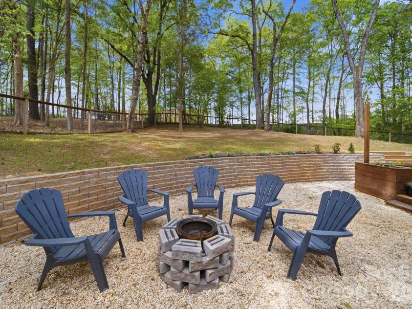 10218 Rougemont Lane, Charlotte, NC 28277.  MLS# CAR4365524, YatesRealty ID 10023. 