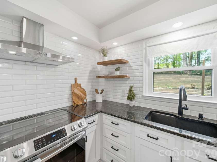 10218 Rougemont Lane, Charlotte, NC 28277.  MLS# CAR4365524, YatesRealty ID 10023. 