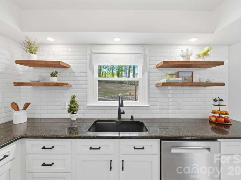 10218 Rougemont Lane, Charlotte, NC 28277.  MLS# CAR4365524, YatesRealty ID 10023. 