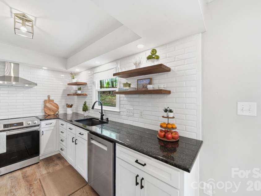 10218 Rougemont Lane, Charlotte, NC 28277.  MLS# CAR4365524, YatesRealty ID 10023. 