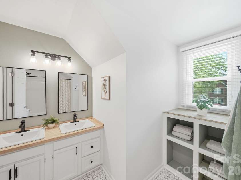10218 Rougemont Lane, Charlotte, NC 28277.  MLS# CAR4365524, YatesRealty ID 10023. 