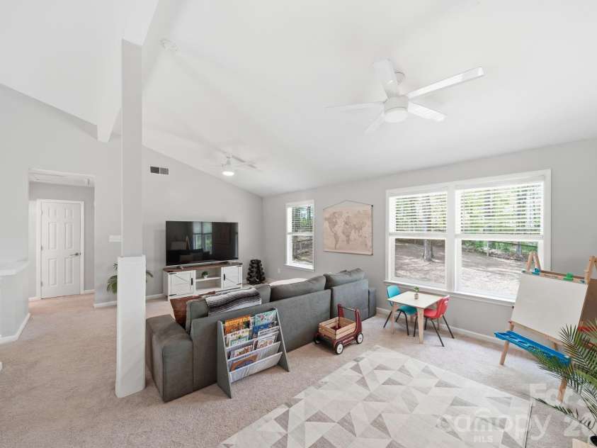 10218 Rougemont Lane, Charlotte, NC 28277.  MLS# CAR4365524, YatesRealty ID 10023. 