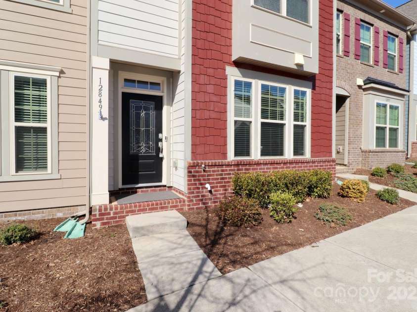 12849 Robert Walker Drive, Davidson, NC 28036.  MLS# CAR4219547, YatesRealty ID 10024. This is a 3 bedroom, 2.5 home.