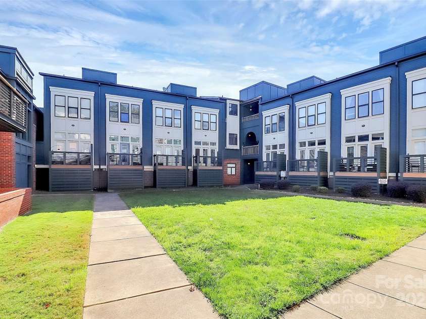 474 New Bern Station Court, Charlotte, NC 28209.  MLS# CAR4240621, YatesRealty ID 10025. 